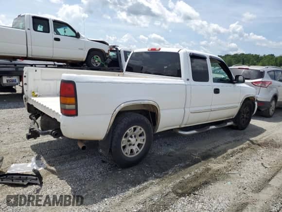2007 GMC Sierra 1500 SLE1 with VIN 1GTEC19ZX7Z100925, listed as a Copart auction lot 60901115 with 187,322 mi miles and Salvage title. Bid and sale history available at DreamBid. Image 3.