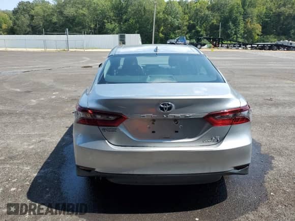 2022 Toyota Camry Hybrid LE z VIN 4T1C31AK5NU582117, wystawiony jako Copart lot #81484685 z przebiegiem 78 823 mil mil oraz Czysty tytuł • Clean title. Historia ofert i sprzedaży dostępna na DreamBid. Obrazek 6.