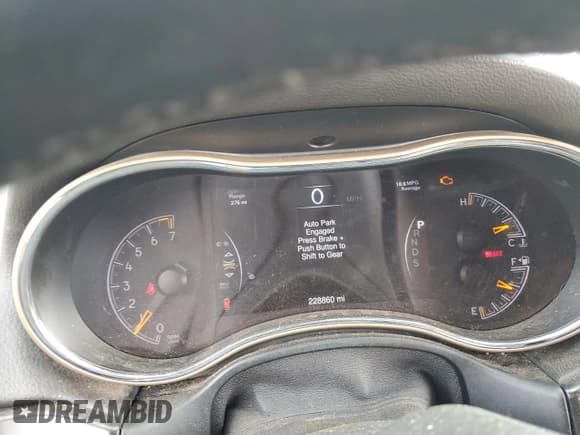 ✅ 2015 Jeep Grand Cherokee Laredo • VIN: 1C4RJEAG1FC669883 • Lot: 85857515. Listed on Copart with 228,860 mi. Free auction sales archive from the USA and detailed vehicle history report at DreamBid. Image 9.