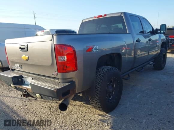 ✅ 2014 Chevrolet Silverado 2500HD LT • VIN: 1GC1KXE88EF160895 • Lot: 43581202. Wystawiony na IAAI z przebiegiem 299 042 mil. Bezpłatny archiwum sprzedaży aukcyjnych z USA i szczegółowy raport historii pojazdu na DreamBid. Zdjęcie 4.