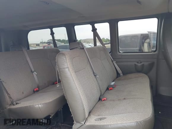 ✅ 2013 Chevrolet Express Passenger 1LT • VIN: 1GAZGYFG0D1117737 • Lot: 42320524. Wystawiony na IAAI z przebiegiem 103 968 mil. Bezpłatny archiwum sprzedaży aukcyjnych z USA i szczegółowy raport historii pojazdu na DreamBid. Zdjęcie 8.