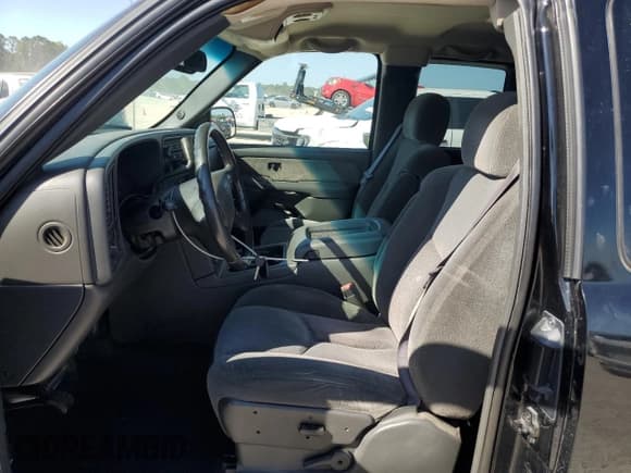 ✅ 2003 Chevrolet Silverado 2500HD LS • VIN: 1GCHC29183E114983 • Lot: 75506984. Wystawiony na Copart z przebiegiem 148 474 mil. Bezpłatny archiwum sprzedaży aukcyjnych z USA i szczegółowy raport historii pojazdu na DreamBid. Zdjęcie 7.