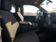 ✅ 2023 Chevrolet Silverado 2500HD • VIN: 1GC3YNEY0PF104870 • Lot: 77604894. Wystawiony na Copart z przebiegiem 49 877 mil. Bezpłatny archiwum sprzedaży aukcyjnych z USA i szczegółowy raport historii pojazdu na DreamBid. Zdjęcie 10.