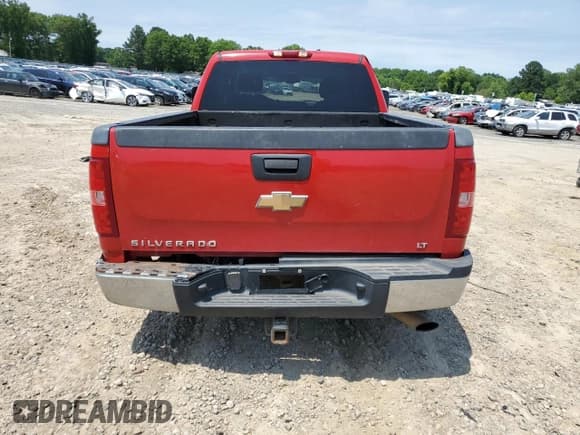 ✅ 2007 Chevrolet Silverado 2500HD 1LT • VIN: 1GCHC23K97F505321 • Lot: 58140565. Wystawiony na Copart z przebiegiem 255 950 mil. Bezpłatny archiwum sprzedaży aukcyjnych z USA i szczegółowy raport historii pojazdu na DreamBid. Zdjęcie 6.