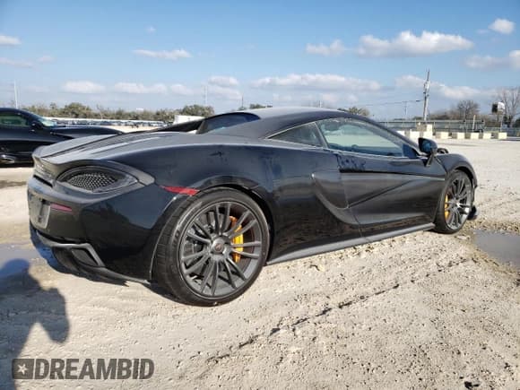 ✅ 2017 McLaren 570S • VIN: SBM13DAA3HW003517 • Lot: 37948714. Wystawiony na Copart z przebiegiem 7 587 mil. Bezpłatny archiwum sprzedaży aukcyjnych z USA i szczegółowy raport historii pojazdu na DreamBid. Zdjęcie 3.