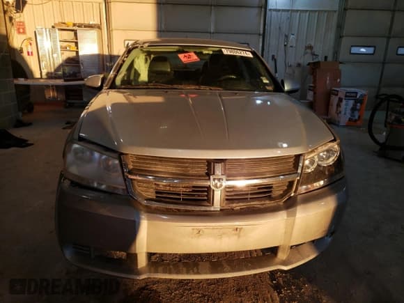 ✅ 2010 Dodge Avenger R/T • VIN: 1B3CC5FBXAN141898 • Лот: 79806274. Опубликован ранее на Copart с пробегом 165 554 миль. Бесплатный доступ к архиву аукционных продаж из США и подробный отчёт об истории автомобиля на DreamBid. Изображение 5.