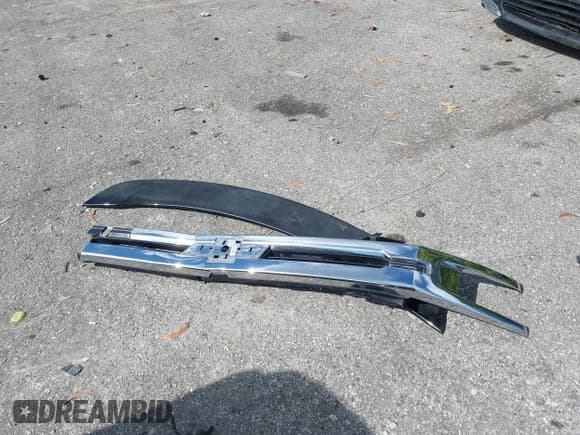 ✅ 2019 Chevrolet Silverado 1500 LT • VIN: 1GCPWCED9KZ164825 • Lot: 43743429. Wystawiony na IAAI z przebiegiem 87 529 mil. Bezpłatny archiwum sprzedaży aukcyjnych z USA i szczegółowy raport historii pojazdu na DreamBid. Zdjęcie 12.