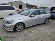 ✅ 2013 Mercedes-Benz C 300 Sport • VIN: WDDGF8AB4DR283893 • Lot: 90080255. Wystawiony na Copart z przebiegiem 155 228 mil. Bezpłatny archiwum sprzedaży aukcyjnych z USA i szczegółowy raport historii pojazdu na DreamBid. Zdjęcie 1.