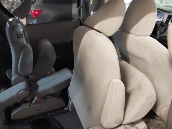 ✅ 2012 Toyota Sienna LE • VIN: 5TDKK3DC5CS183728 • Lot: 43790834. Listed on IAAI with 213,960 mi. Free auction sales archive from the USA and detailed vehicle history report at DreamBid. Image 8.