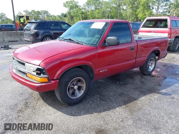 ✅ 2000 Chevrolet S-10 LS • VIN: 1GCCS1444YK167617 • Lot: 41612272. Listed on IAAI with 115,900 mi. Free auction sales archive from the USA and detailed vehicle history report at DreamBid. Image 2.
