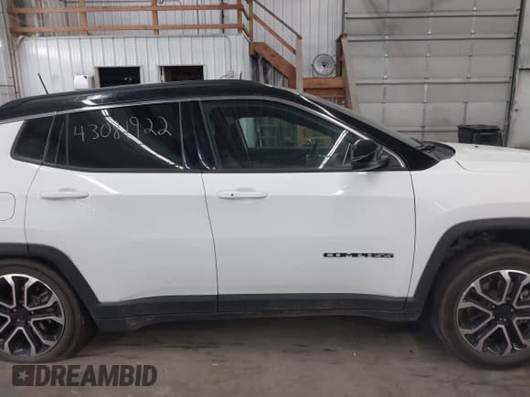 ✅ 2023 Jeep Compass (RED) Edition • VIN: 3C4NJDCN9PT573719 • Lot: 43081922. Wystawiony na IAAI z przebiegiem 41 039 mil. Bezpłatny archiwum sprzedaży aukcyjnych z USA i szczegółowy raport historii pojazdu na DreamBid. Zdjęcie 13.