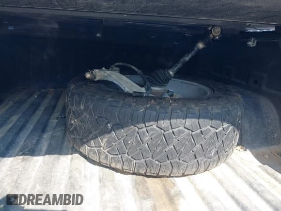 ✅ 2020 Chevrolet Silverado 1500 RST • VIN: 3GCUYEET0LG419931 • Lot: 42965947. Wystawiony na IAAI z przebiegiem 104 149 mil. Bezpłatny archiwum sprzedaży aukcyjnych z USA i szczegółowy raport historii pojazdu na DreamBid. Zdjęcie 12.