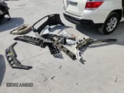 ✅ 2013 Toyota Highlander SE • VIN: 5TDZK3EH7DS094463 • Лот: 82536645. Опубликован ранее на Copart с пробегом 70 272 миль. Бесплатный доступ к архиву аукционных продаж из США и подробный отчёт об истории автомобиля на DreamBid. Изображение 13.