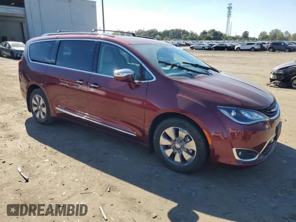 ✅ 2019 Chrysler Pacifica Hybrid Limited • VIN: 2C4RC1N74KR616836 • Лот: 81966445. Опубликован ранее на Copart с пробегом 15 814 миль. Бесплатный доступ к архиву аукционных продаж из США и подробный отчёт об истории автомобиля на DreamBid. Изображение 4.