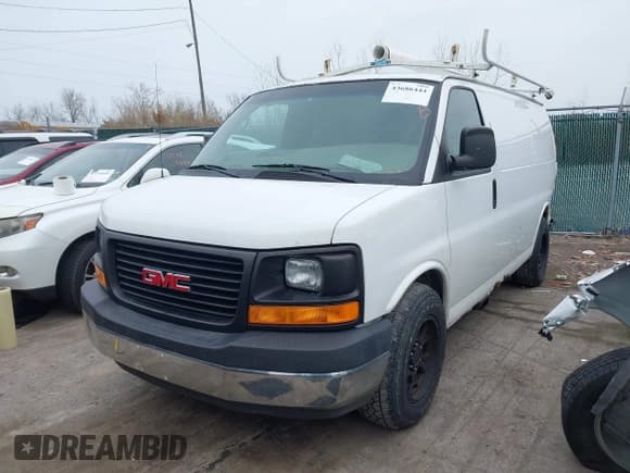 ✅ 2010 GMC Savana • VIN: 1GTUGADX8A1112048 • Lot: 43686444. Wystawiony na IAAI z przebiegiem 188 602 mil. Bezpłatny archiwum sprzedaży aukcyjnych z USA i szczegółowy raport historii pojazdu na DreamBid. Zdjęcie 2.