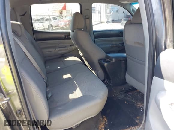 ✅ 2012 Toyota Tacoma • VIN: 3TMLU4EN1CM084716 • Lot: 41759430. Listed on IAAI with 83,946 mi. Free auction sales archive from the USA and detailed vehicle history report at DreamBid. Image 8.
