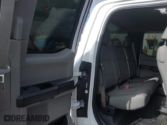 ✅ 2017 Ford F-250 XL • VIN: 1FT7X2B66HEC63244 • Lot: 43378172. Listed on IAAI with 217,755 mi. Free auction sales archive from the USA and detailed vehicle history report at DreamBid. Image 8.