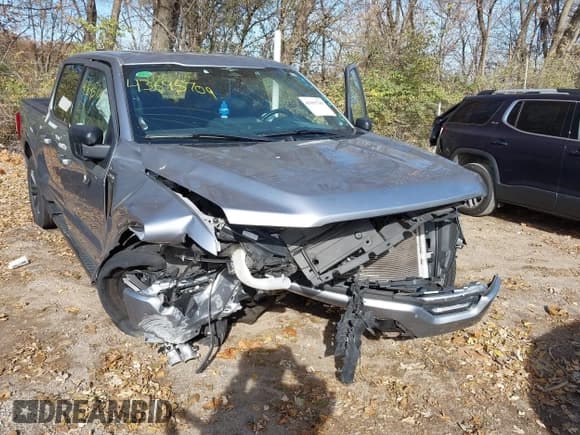 ✅ 2023 Ford F-150 XL • VIN: 1FTEW1C51PFC56981 • Lot: 43695709. Wystawiony na IAAI z przebiegiem 56 882 mil. Bezpłatny archiwum sprzedaży aukcyjnych z USA i szczegółowy raport historii pojazdu na DreamBid. Zdjęcie 6.