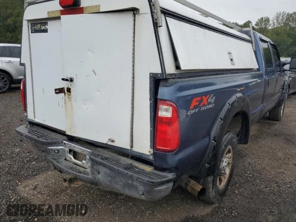 ✅ 2006 Ford F-250 XL • VIN: 1FTSW21P96EA97239 • Lot: 80063315. Listed on Copart with 256,424 mi. Free auction sales archive from the USA and detailed vehicle history report at DreamBid. Image 3.