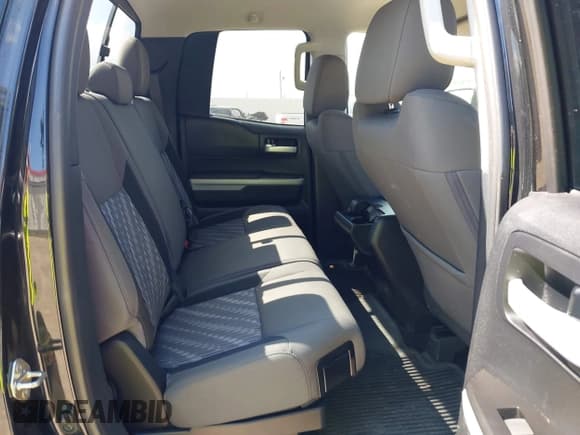 ✅ 2019 Toyota Tundra SR • VIN: 5TFRM5F13KX138750 • Лот: 42927766. Опубликован ранее на IAAI с пробегом 131 038 миль. Бесплатный доступ к архиву аукционных продаж из США и подробный отчёт об истории автомобиля на DreamBid. Изображение 8.