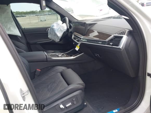 ✅ 2025 BMW X5 sDrive40i • VIN: 5UX13EU07S9X97721 • Лот: 42313929. Опубликован ранее на IAAI с пробегом 3 702 миль. Бесплатный доступ к архиву аукционных продаж из США и подробный отчёт об истории автомобиля на DreamBid. Изображение 5.