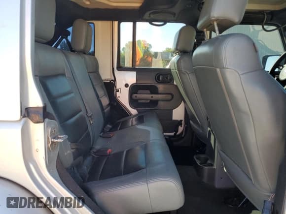 ✅ 2008 Jeep Wrangler Unlimited Sahara • VIN: 1J8GA591X8L575746 • Лот: 84580255. Опубликован ранее на Copart с пробегом 175 733 миль. Бесплатный доступ к архиву аукционных продаж из США и подробный отчёт об истории автомобиля на DreamBid. Изображение 11.