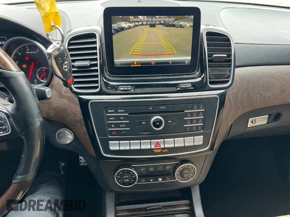 ✅ 2018 Mercedes-Benz GLE 43 AMG • VIN: 4JGDA6EB3JB016027 • Lot: 90943085. Wystawiony na Copart z przebiegiem 148 269 mil. Bezpłatny archiwum sprzedaży aukcyjnych z USA i szczegółowy raport historii pojazdu na DreamBid. Zdjęcie 10.