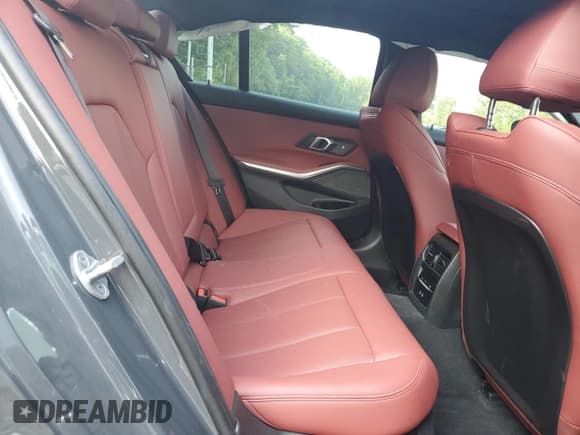 ✅ 2024 BMW 3 Series M340i xDrive • VIN: 3MW49FF08R8E11972 • Lot: 60033225. Wystawiony na Copart z przebiegiem 14 869 mil. Bezpłatny archiwum sprzedaży aukcyjnych z USA i szczegółowy raport historii pojazdu na DreamBid. Zdjęcie 10.