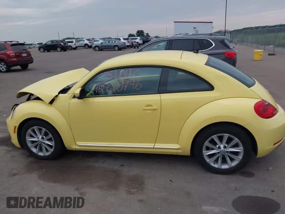 ✅ 2013 Volkswagen Beetle 2.5L • VIN: 3VWJP7AT6DM676776 • Lot: 42720796. Listed on IAAI with 115,087 mi. Free auction sales archive from the USA and detailed vehicle history report at DreamBid. Image 15.