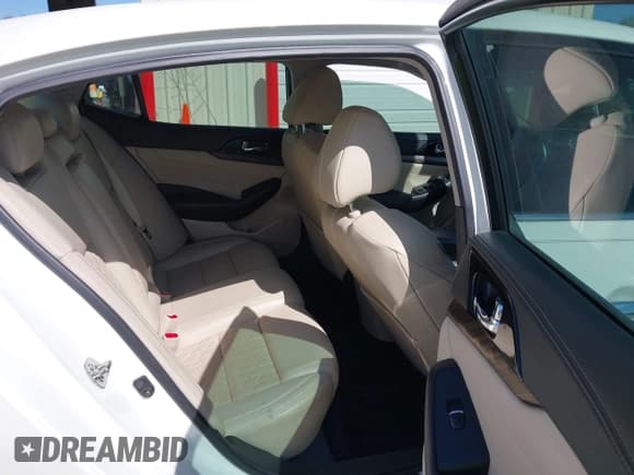 ✅ 2017 Nissan Maxima S • VIN: 1N4AA6AP8HC417480 • Lot: 41995301. Listed on IAAI with 183,173 mi. Free auction sales archive from the USA and detailed vehicle history report at DreamBid. Image 8.