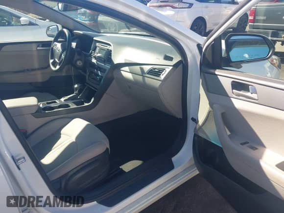 2017 Hyundai Sonata 2.4L with VIN 5NPE24AF7HH531415, listed as a IAAI auction lot 43476718 with 98,654 mi miles and . Bid and sale history available at DreamBid. Image 5.