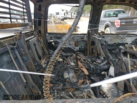 ✅ 2007 GMC Sierra 1500 • VIN: 1GTJC33D87F117408 • Лот: 87480564. Опубликован ранее на Copart с пробегом Не указан. Бесплатный доступ к архиву аукционных продаж из США и подробный отчёт об истории автомобиля на DreamBid. Изображение 10.