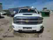 2017 Chevrolet Silverado 2500HD High Country с VIN 1GC1KXEY5HF247304, выставлен на аукционе Copart как лот 56538385 с пробегом Не указан миль и На запчасти • Non repairable. История ставок и продаж доступна на DreamBid. Изображение 5.