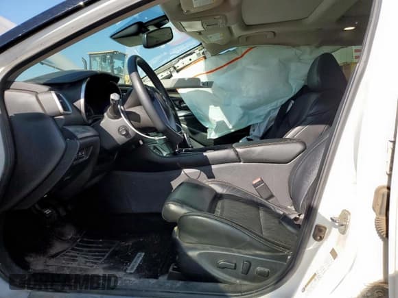 ✅ 2021 Nissan Maxima Platinum • VIN: 1N4AA6FVXMC512317 • Lot: 70889495. Listed on Copart with 105,038 mi. Free auction sales archive from the USA and detailed vehicle history report at DreamBid. Image 7.