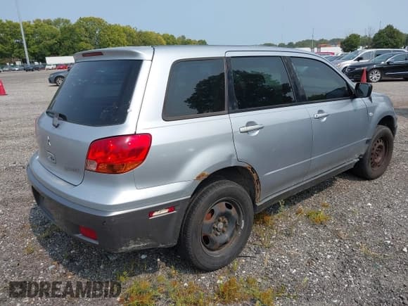 ✅ 2004 Mitsubishi Outlander LS • VIN: JA4LX31F04U042979 • Lot: 43166497. Listed on IAAI with 262,663 mi. Free auction sales archive from the USA and detailed vehicle history report at DreamBid. Image 4.