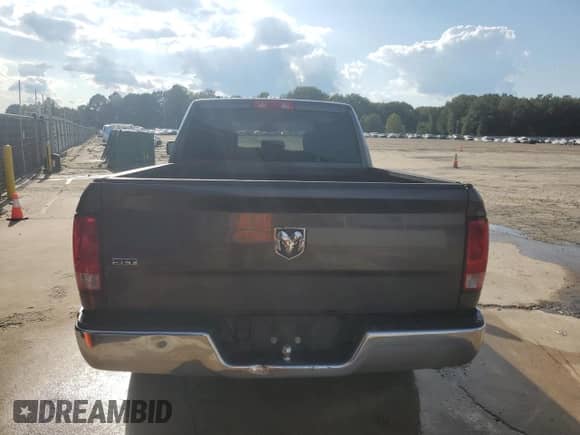 2024 Ram 1500 SLT z VIN 1C6RR6GG5RS137284, wystawiony jako Copart lot #84012535 z przebiegiem 46 110 mil mil oraz Czysty tytuł • Clean title. Historia ofert i sprzedaży dostępna na DreamBid. Obrazek 6.