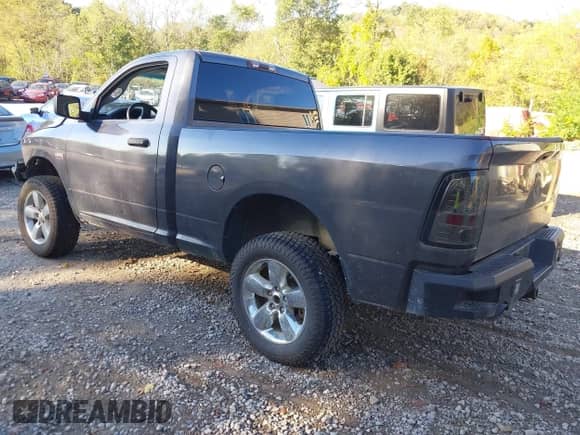 2015 Ram 1500 Express z VIN 3C6JR6AT8FG574458, wystawiony jako IAAI lot #43334806 z przebiegiem 67 164 mil mil oraz . Historia ofert i sprzedaży dostępna na DreamBid. Obrazek 3.