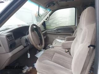 ✅ 2001 Ford Excursion Special Serv • VIN: 1FMNU40L21EB11743 • Lot: 43563703. Wystawiony na IAAI z przebiegiem 145 570 mil. Bezpłatny archiwum sprzedaży aukcyjnych z USA i szczegółowy raport historii pojazdu na DreamBid. Zdjęcie 5.