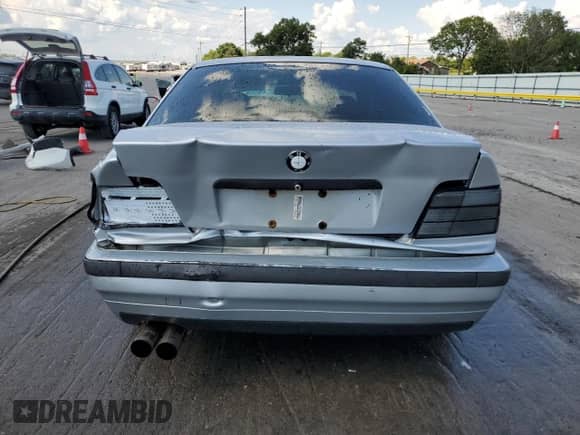 1996 BMW 3 Series z VIN WBACD3327TAV16674, wystawiony jako Copart lot #67942865 z przebiegiem 261 991 mil mil oraz Szkoda całkowita • Salvage title. Historia ofert i sprzedaży dostępna na DreamBid. Obrazek 6.