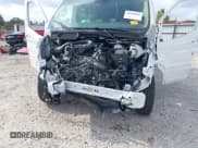 ✅ 2022 Ford Transit Passenger XL • VIN: 1FBAX2Y83NKA59579 • Lot: 40688586. Wystawiony na IAAI z przebiegiem 5 101 mil. Bezpłatny archiwum sprzedaży aukcyjnych z USA i szczegółowy raport historii pojazdu na DreamBid. Zdjęcie 6.