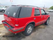 ✅ 1999 Chevrolet Blazer LS • VIN: 1GNDT13W0X2206472 • Lot: 43134075. Wystawiony na IAAI z przebiegiem 240 454 mil. Bezpłatny archiwum sprzedaży aukcyjnych z USA i szczegółowy raport historii pojazdu na DreamBid. Zdjęcie 4.