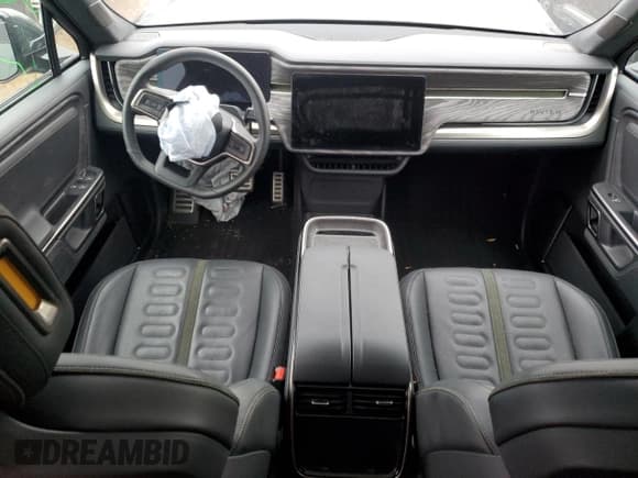 ✅ 2022 Rivian R1S Launch Edition • VIN: 7PDSGABLXNN002875 • Лот: 46298585. Опубликован ранее на Copart с пробегом Не указан. Бесплатный доступ к архиву аукционных продаж из США и подробный отчёт об истории автомобиля на DreamBid. Изображение 8.