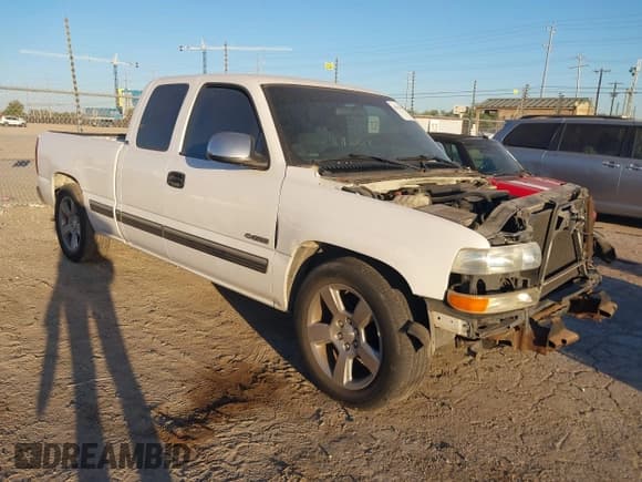 ✅ 2000 Chevrolet Silverado 1500 LS • VIN: 2GCEC19T4Y1351784 • Лот: 43633127. Опубликован ранее на IAAI с пробегом 178 504 миль. Бесплатный доступ к архиву аукционных продаж из США и подробный отчёт об истории автомобиля на DreamBid. Изображение 1.