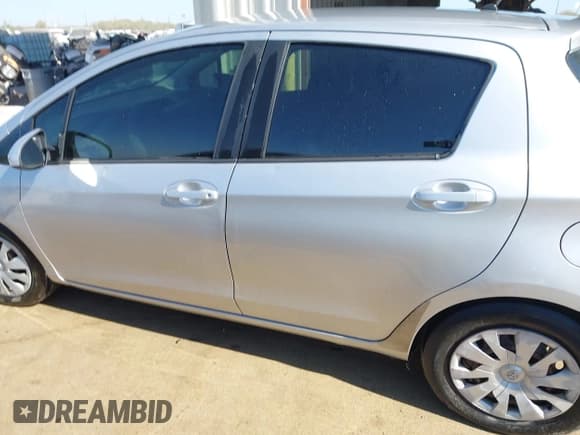 ✅ 2015 Toyota Yaris LE • VIN: VNKKTUD39FA042365 • Лот: 43520514. Опубликован ранее на IAAI с пробегом 191 125 миль. Бесплатный доступ к архиву аукционных продаж из США и подробный отчёт об истории автомобиля на DreamBid. Изображение 14.