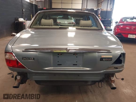 ✅ 2002 Jaguar XJ 8 • VIN: SAJDA14CX2LF48120 • Лот: 42137958. Опубликован ранее на IAAI с пробегом 164 754 миль. Бесплатный доступ к архиву аукционных продаж из США и подробный отчёт об истории автомобиля на DreamBid. Изображение 6.