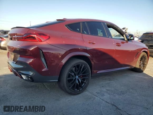 ✅ 2024 BMW X6 xDrive40i • VIN: 5UX33EX07R9V41884 • Лот: 71455465. Опубликован ранее на Copart с пробегом 9 278 миль. Бесплатный доступ к архиву аукционных продаж из США и подробный отчёт об истории автомобиля на DreamBid. Изображение 3.