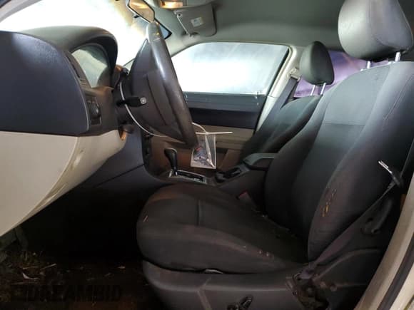 ✅ 2005 Chrysler 300 300 • VIN: 2C3JA43R15H185198 • Lot: 82432745. Listed on Copart with 124,313 mi. Free auction sales archive from the USA and detailed vehicle history report at DreamBid. Image 7.