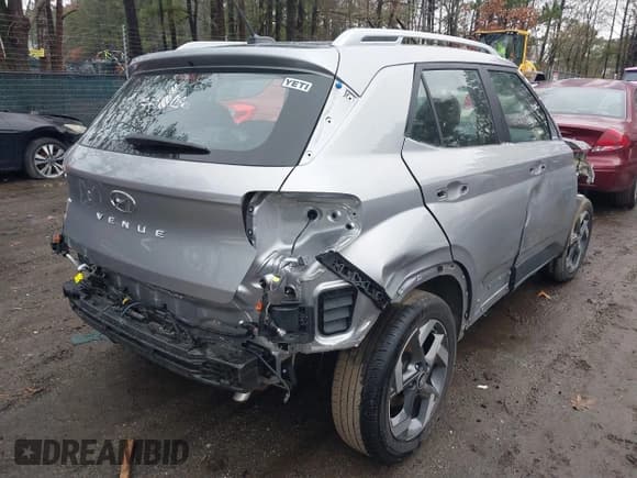 ✅ 2024 Hyundai Venue SEL • VIN: KMHRC8A39RU318304 • Lot: 41471620. Listed on IAAI with 11,890 mi. Free auction sales archive from the USA and detailed vehicle history report at DreamBid. Image 4.