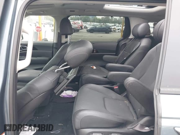 ✅ 2025 Kia Carnival SX • VIN: KNDNE5K37S6458548 • Lot: 42485895. Listed on IAAI with 8,712 mi. Free auction sales archive from the USA and detailed vehicle history report at DreamBid. Image 8.