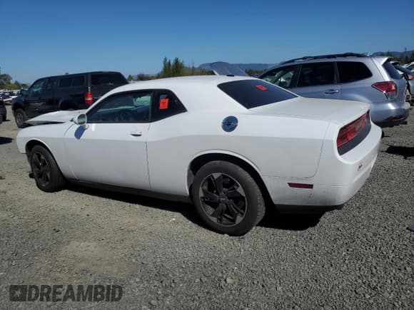 ✅ 2011 Dodge Challenger • VIN: 2B3CJ4DG4BH601677 • Lot: 89697495. Wystawiony na Copart z przebiegiem Nie podano. Bezpłatny archiwum sprzedaży aukcyjnych z USA i szczegółowy raport historii pojazdu na DreamBid. Zdjęcie 2.